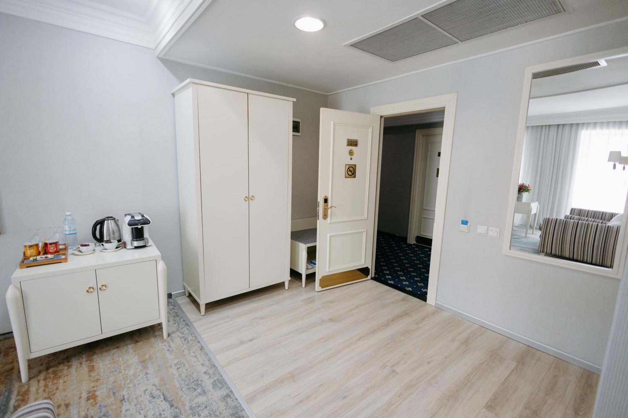 Kazzhol Hotel Astana Eksteriør bilde